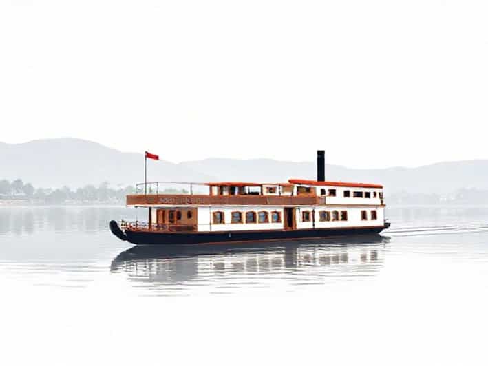 Queen Elizabeth Houseboat Srinagar